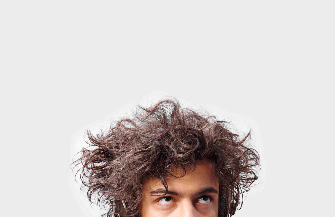 Comment prendre soin de ses cheveux frisés et bouclés